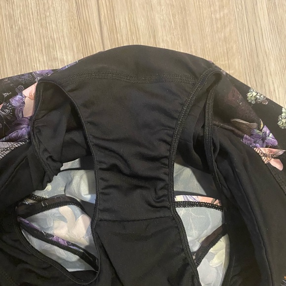 Excellent Condition Calia by Carrie Underwood Petal Hem floral Athletic Shorts S - Picture 7 of 9